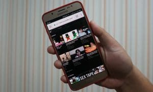 Cara Night Mode di YouTube