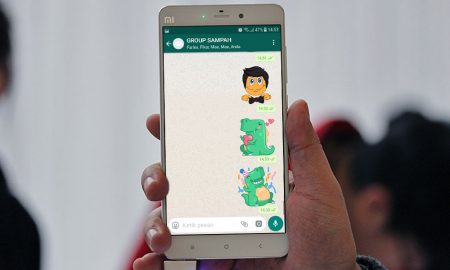 Cara Mengirim dan Menambahkan Stiker Keren di WhatsApp