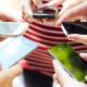 Mengetahui Kepribadian Dari Cara Memegang Smartphone