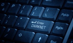 Internet atau dunia maya saat ini tentunya tidak bisa lepas dari manusia, mungkin lebih dari separuh penduduk bumi menjadi pengguna internet. Selain bermanfaat, ternyata internet juga menyimpan misteri atau keanehan di dalamnya loh. Penasaran misteri apa saja? Yuk, simak artikel berikut ini ya! Misteri Aneh di Dunia Maya yang Mengerikan 1. Web Mariana Jika kamu berpikir Deep Web adalah bagian terdalam dari internet, maka pemikiran kamu itu salah guys. Karena terdapat tempat lebih dalam daripada Deep Web yang tentunya menjadi legenda di beberapa pengguna internet. Konon katanya di Web Mariana ini terdapat informasi mengenai alien, atlantis, dan hal mengerikan lainnya. Web Mariana ini juga masih menjadi misteri hingga saat ini guys. 2. E-mail dari Alam Arwah Pada tahun 2011, seorang pria bernama Tim Hart mendapatkan inbox aneh di kolom e-mailnya. Ada sebuah pesan dari temannya yang bernama Jack Froese berisi "Apakah kamu mendengarku? Aku di rumahmu. Bersihkan lotengmu!". Masalahnya Jack sudah meninggal sebelum tanggal pengiriman e-mail tersebut. Tim mengaku sebelum Jack meninggal, mereka pernah mengunjungi lotengnya dan berkomentar betapa berantakannya loteng tersebut. Ketika Tim menanyakan kepada keluarga atau orang terdekat Jack, tidak ada satupun yang memiliki akses ke akun e-mail Jack. 3. Anonymous Anonymous adalah grup hacktivis yang dibentuk pada 2003. Para anggotanya pun ada diberbagai belahan dunia, dan mereka biasanya tidak terdeteksi. Anonymous akan menyerang semua pihak yang perlu mendapatkan ganjaran atas hal yang mereka buat. Bahkan kelompok Anonymous pernah menyatakan perang terhadap ISIS loh. 4. Video Dokter Spesialis Wabah Di video tersebut terpampang orang yang menggunakan topeng dokter wabah pada zaman dahulu. Entah apa yang dilakukannya, namun nampak sangat aneh. Video tersebut berjudul bilangan-bilangan binner yang memiliki arti "Kematian". Pokoknya video ini sangat aneh deh, berani nonton? 5. Deep Web Web Mariana Email Arwah Deep Web Anonymous Selain Mariana Web, Deep Web adalah salah satu hal yang paling mengerikan di internet. Di Deep Web kamu dapat menemukan hal-hal yang mungkin nggak ingin kamu lihat di hidup kamu. Banyak perdagangan organ tubuh, narkoba, hingga video aneh nan menggelikan ada di Deep Web. Bisa dibilang 80% konten yang ada di internet ada di Deep Web. Nah, itulah beberapa hal mengerikan yang ada di dunia maya. Masih berani mengakses internet lebih dalam? Mending ngga usah deh. Baca Juga Artikel Menarik Lainnya: 10 Film Pendek Horor yang Bisa Buat Bulu Kuduk Berdiri!