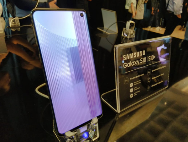 Desain Samsung Galaxy S10
