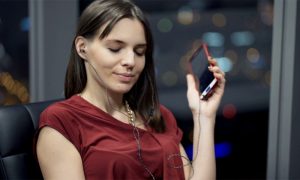 Cara Menjaga Kesehatan Telinga Jika Sering Memakai Headset