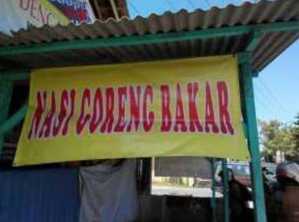 Spanduk Jualan yang Bikin Pembeli Jadi Bingung