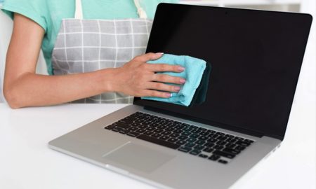 Tips Membersihkan Layar Laptop Touchscreen