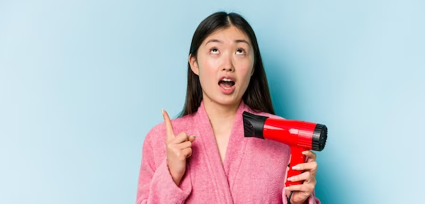 Menggunakan Pengering Rambut