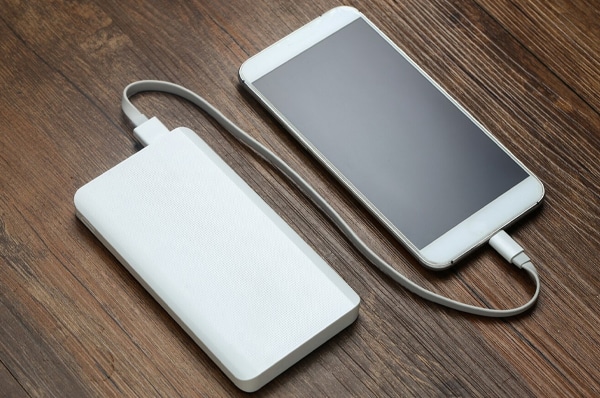 Cara Menggunakan Power Bank Agar HP Tidak Rusak