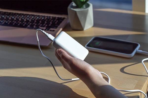 Cara Menggunakan Power Bank Agar HP Tidak Rusak