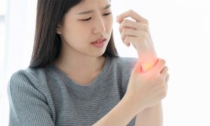 Penyebab dan Cara Mengatasi Tangan Kram