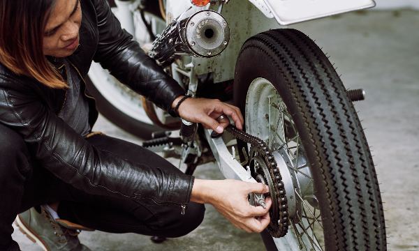 Cek Kondisi Ban dan Velg