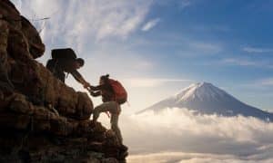10 Tips Mendaki Gunung untuk Pemula