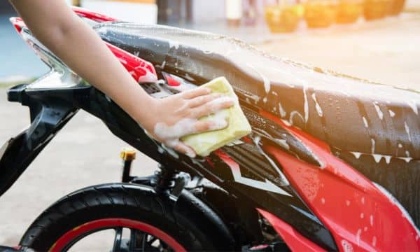 Pakai Pengkilap Body Motor